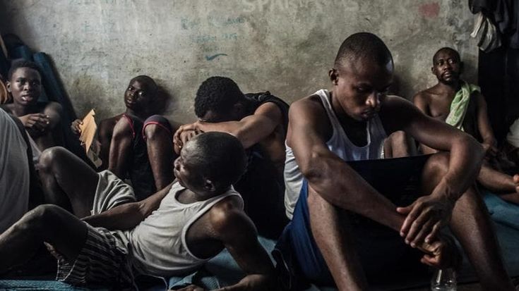 Libia e Unione Europea, si rafforza l’intesa, mentre aumentano razzismo e repressioni sui migranti