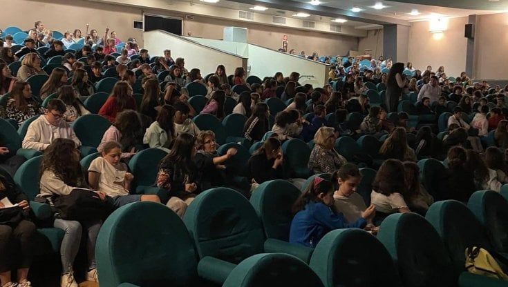 Il cinema a scuola: Vicari, il regista di 'Diaz', incontra 300 ragazzi a Genova