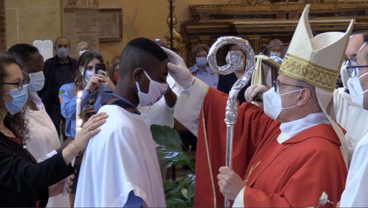 Mazara del Vallo, ripartono i battesimi: sacramenti a quattro immigrati africani 