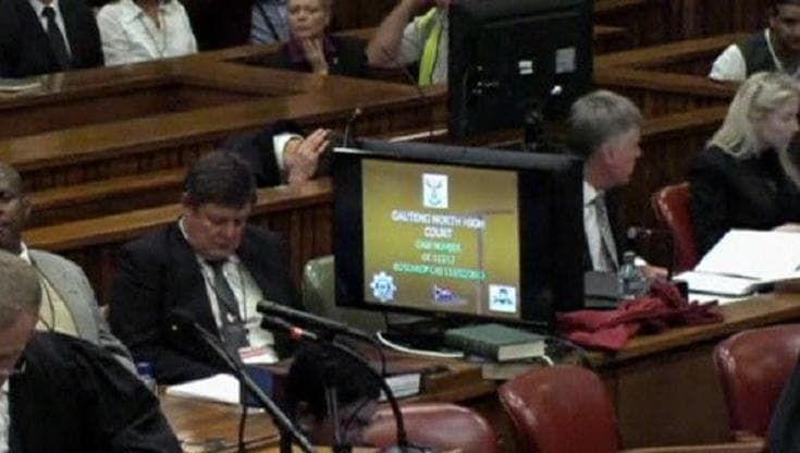 Pretoria: Pistorius sconvolto ascolta le testimonianze