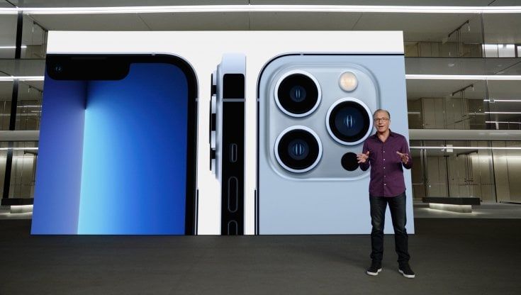 Apple riduce la produzione dell'iPhone 13, mancano i chip: 10 milioni di smarphone in meno