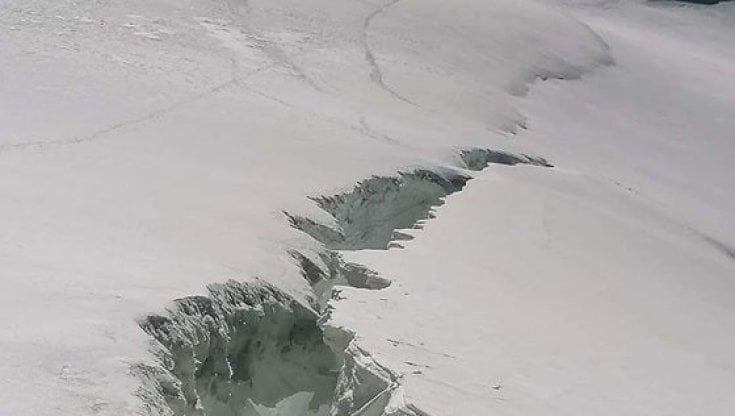 Sospesi itinerari per Cervino e Monte Bianco. Le guide: "Troppo alto il rischio di crolli o crepacci aperti"