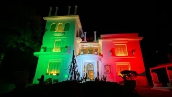 Sorrento, il tricolore illumina Villa Fiorentino