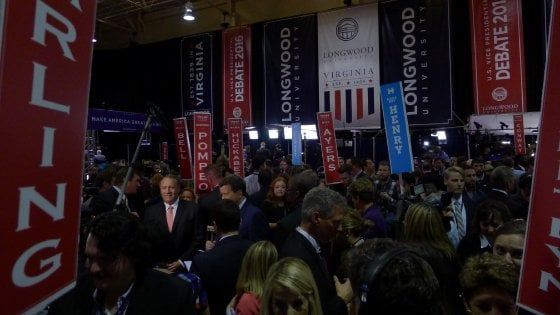 Sui polpacci di Pence c'è il segno dei denti di Kaine