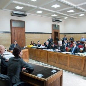 Sardegna, spese pazze dei gruppi politici: 13 consiglieri condannati, uno solo assolto 