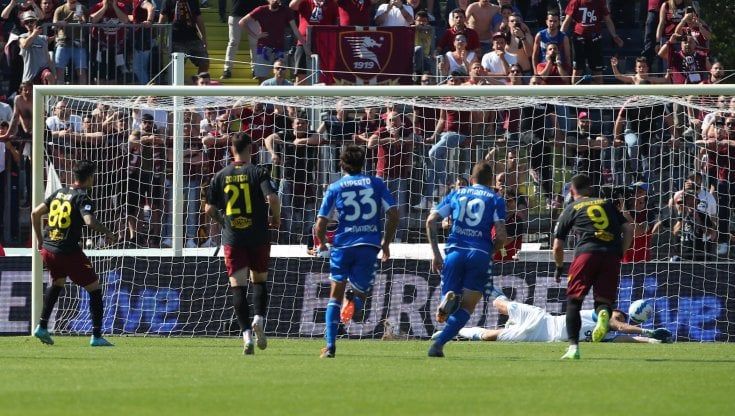 Empoli-Salernitana 1-1: Bonazzoli risponde a Cutrone, Perotti sbaglia il rigore della salvezza