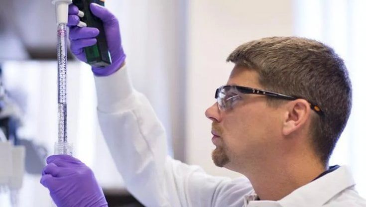 Covid, in Usa via libera d'urgenza al trattamento a base di anticorpi