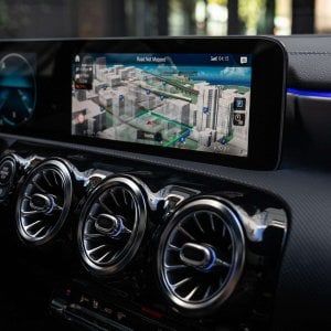 Tecnologia Mercedes, basta la parola