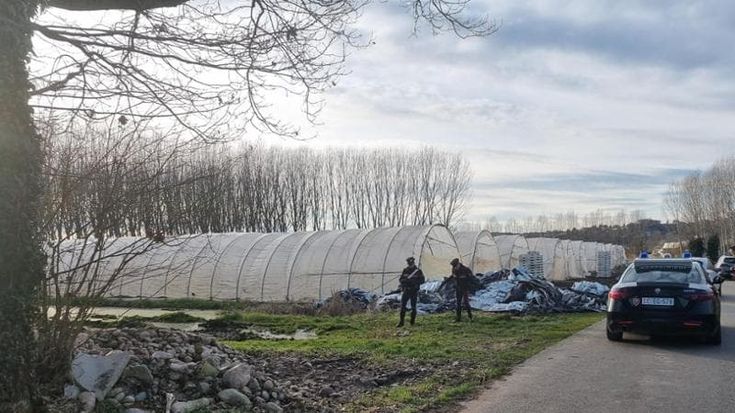 Cadavere accanto all’auto nelle campagne cuneesi: c’è l’ipotesi di un’esecuzione