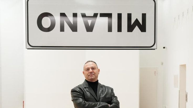 Milano capovolta nell’arte sovversiva di Marcello Maloberti