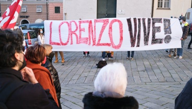Studenti in piazza per il 18 enne morto a Udine: "Stop agli stage in luoghi non sicuri"