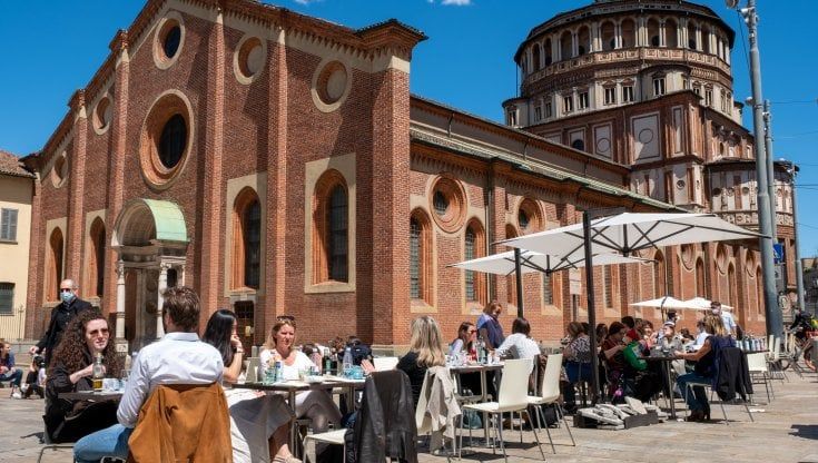 La ripartenza di Milano: movida libera e doppi turni, il commercio vede la svolta 