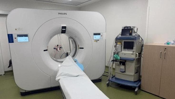 Tac comprata tre anni fa e mai attivata: l’ospedale paga 11mila euro a settimana per quella mobile