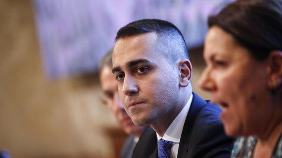 M5S, su Rousseau vince il no: presenterà liste regionali. E Di Maio: "Andremo da soli"