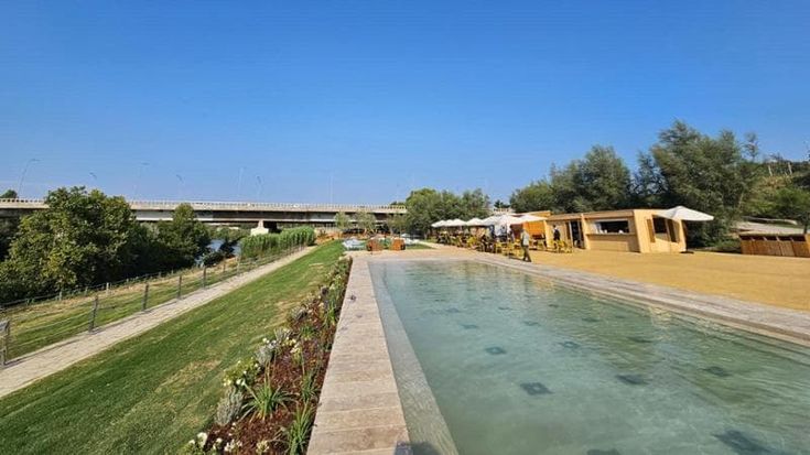 Tiberis fa litigare i 5S in chat: “Il Pd insultava Raggi per la spiaggia sul Tevere, noi stiamo muti”