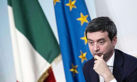 Primarie, il Pd lacerato. Orlando alla finestra salta la visita genovese