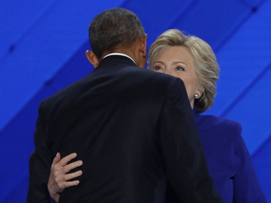 Usa, convention democratica: l'abbraccio tra Obama e Hillary Clinton