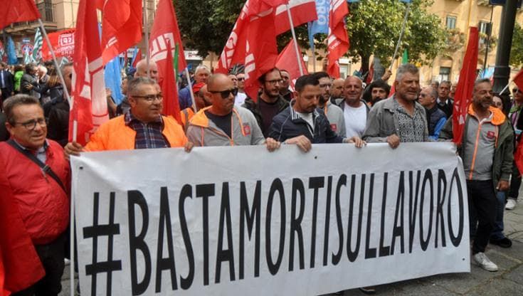 Mobilitazioni e assemblee, i sindacati alzano la voce: “Piaga che miete vittime”