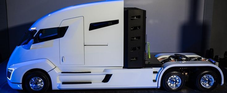 Più di 1000 km con un pieno, si carica in 15 minuti: ecco il super camion elettrico