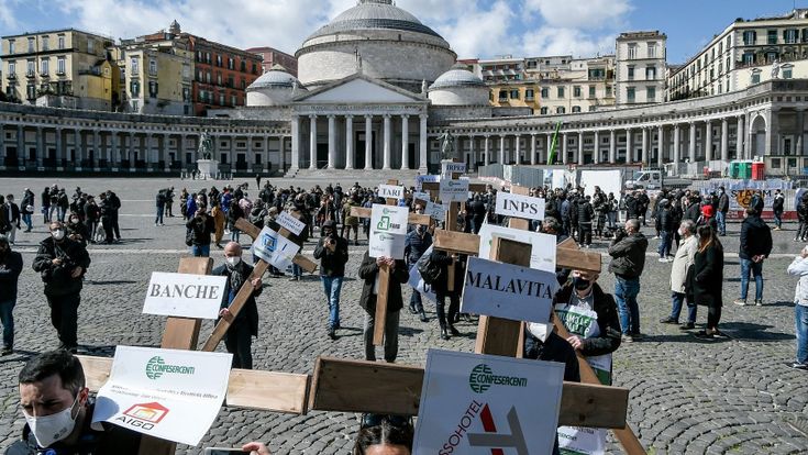 L’affondo dei sindacati: “Vietare fino a ottobre tutti i licenziamenti”. Anpal verso il commissariamento