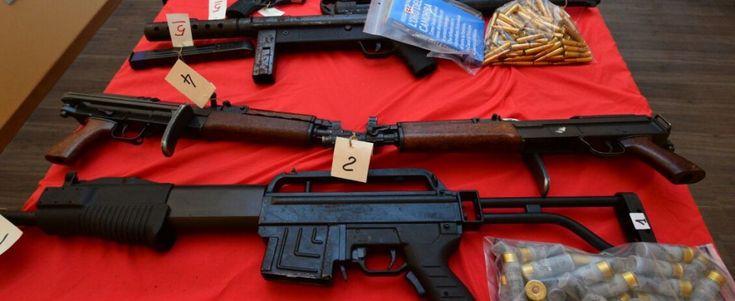 Kalashnikov, mitragliatrici e munizioni da guerra: scoperto l'arsenale della mala barese