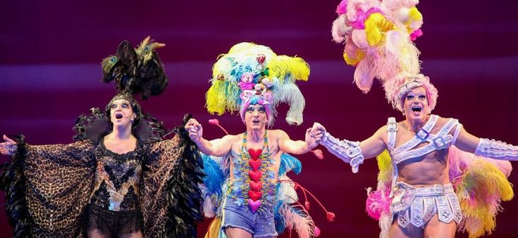 Priscilla, il musical dei record: un inno all'orgoglio di essere se stessi