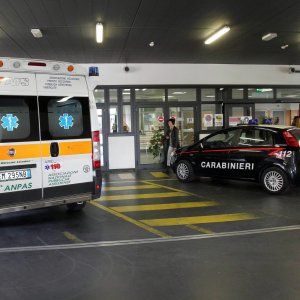 Bologna, anziano accoltellato alla fermata del bus