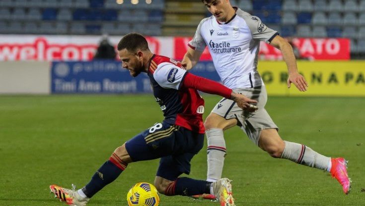Il Bologna torna piccolo a Cagliari, decide Rugani: 1-0