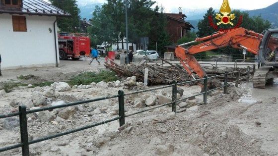 Maltempo: bomba d'acqua a Cortina, muore una donna