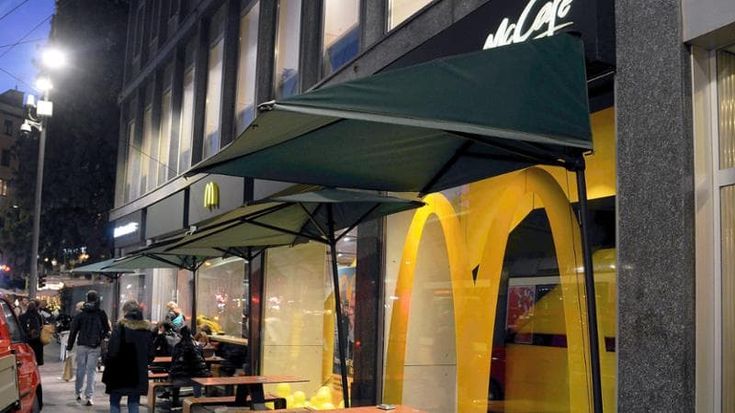 La dipendente di McDonald’s che ha salvato una ragazza dallo stupro: “Mi ha fatto il segnale e ho capito subito tutto. Avevo paura, ma dovevo intervenire”