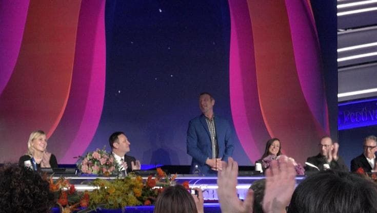 Sanremo, standing ovation per Amadeus in sala stampa: "Mi fate commuovere"