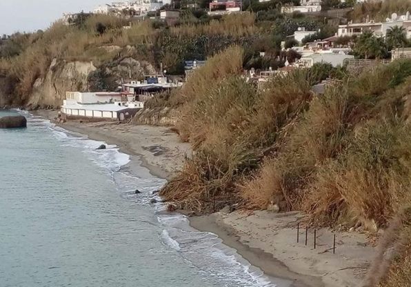 Ischia, la spiaggia fragile di Cava: nuovi smottamenti