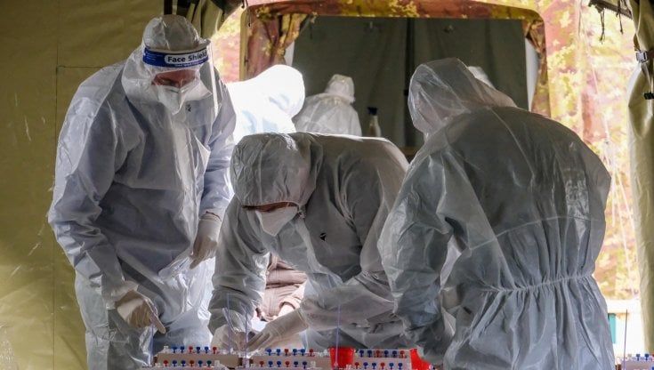 Covid, curva in lenta discesa in Sicilia: dimezzati gli interventi del 118