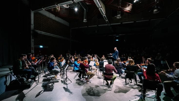 Senzaspine, la stagione dell’orchestra ricomincia con l’aperi-symphony
