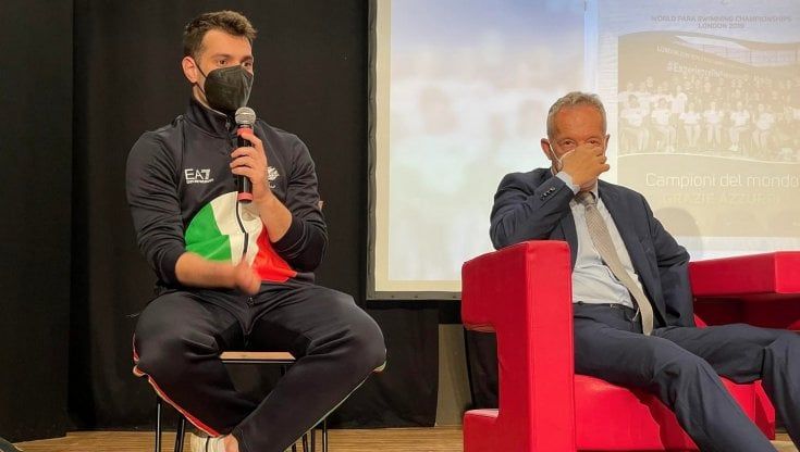 Nuoto Paralimpico, i campioni Scortechini e Menciotti assieme ai vertici FINP incontrano gli studenti