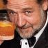 Russell Crowe mette all'asta l'armatura de 