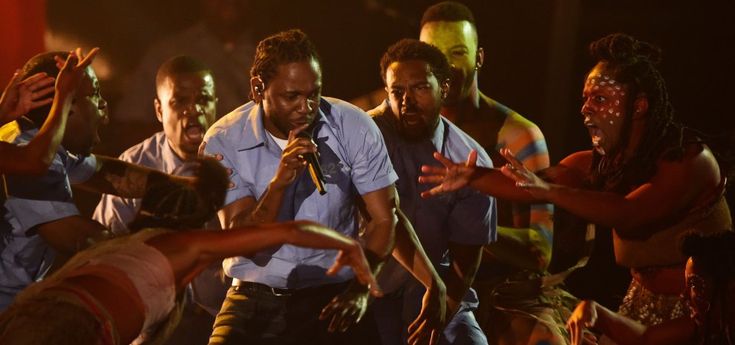 Grammy, Taylor Swift è la prima con due premi per il miglior disco. Lamar a cinque