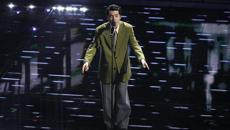Dai ‘festini bilaterali’ alla giacca pistacchio, tre top e tre flop della seconda serata di Sanremo
