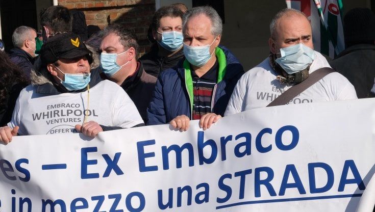 Odissea Embraco, lettera di licenziamento per i 400 lavoratori