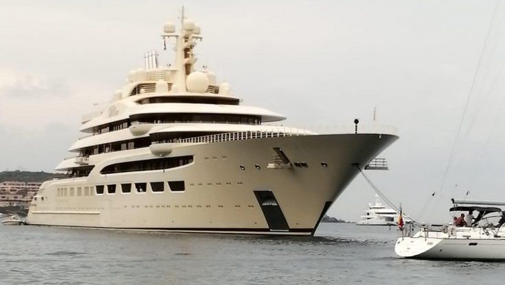 Porto Cervo, tra i licenziati dai magnati russi: “Addio paghe super”