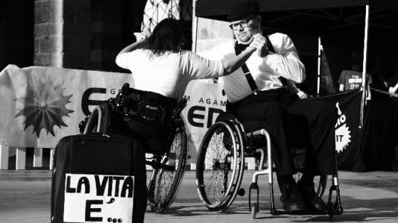La danza è per tutti: a Monza un corso di ballo paralimpico per persone in carrozzina