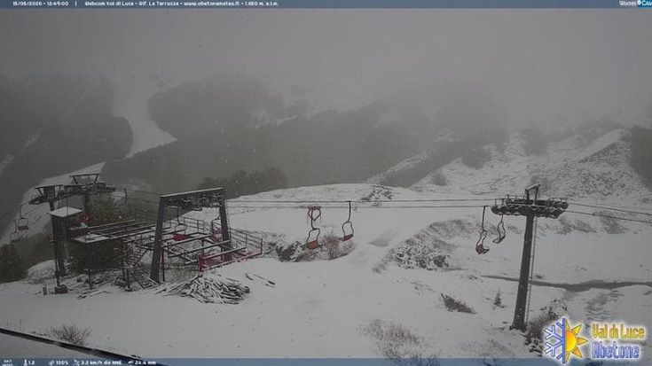Maltempo e neve in Toscana, a metà maggio l'Abetone si sveglia imbiancato
