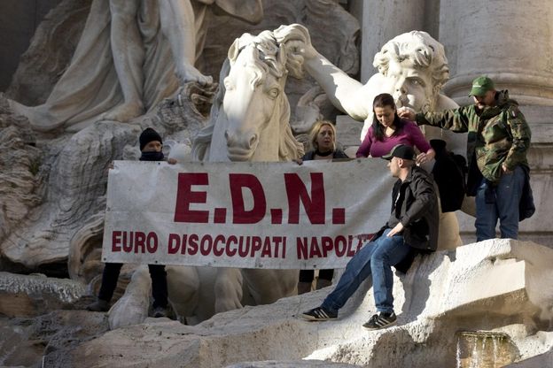 Disoccupati napoletani<br />"occupano" la Fontana di Trevi