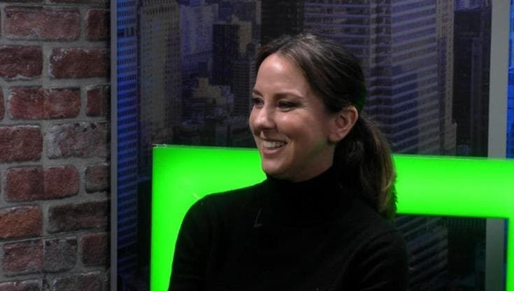 Caterina Guzzanti: "Ma perché tutti sono felici in coppia e io da sola. Sono giusta?"