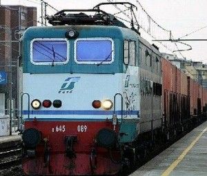 Disagi per i treni regionali <br />deraglia merci Napoli-Roma