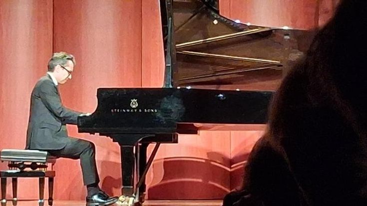 Il recital di Roberto Cominati, un aristocratico della tastiera dai suoni solidi