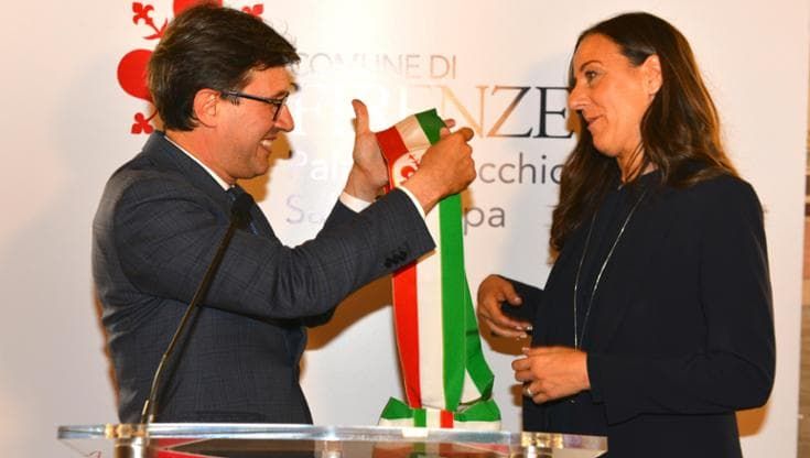 Passaggio di consegne a Palazzo Vecchio, Nardella commosso e Funaro con la fascia: “Che emozione”