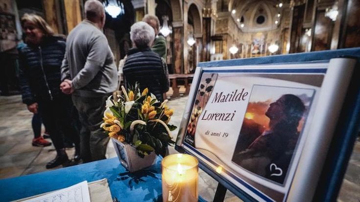 Matilde Lorenzi, l’abbraccio della valle. Il fidanzato Federico: “L’ho baciata fino all’ultimo”