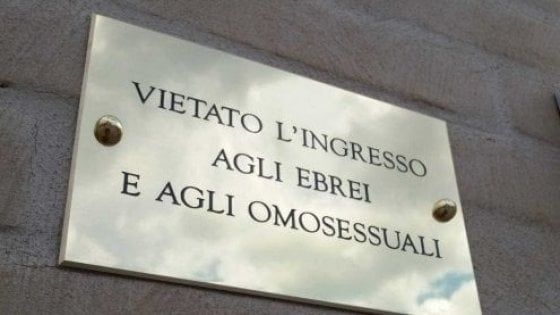 Furto nella notte al museo di Livorno, rubata la targa dell'artista Ruth Beraha