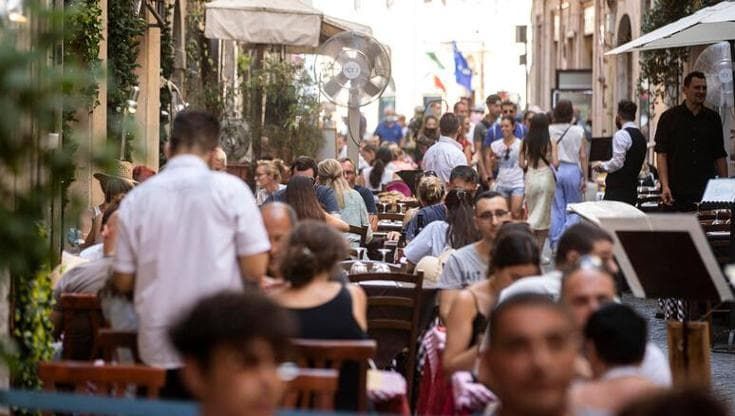 Pranzo di Ferragosto, nei ristoranti vince il “menu all inclusive”